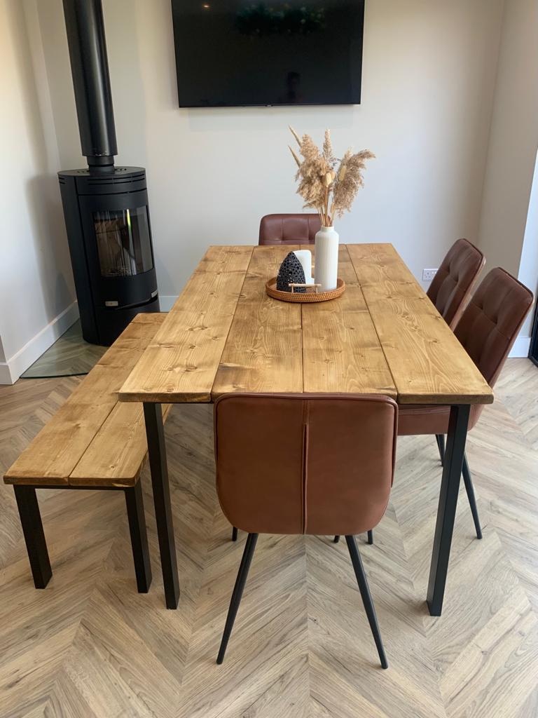 Dining table - Straight legs