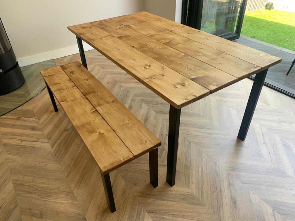 Dining table - Straight legs