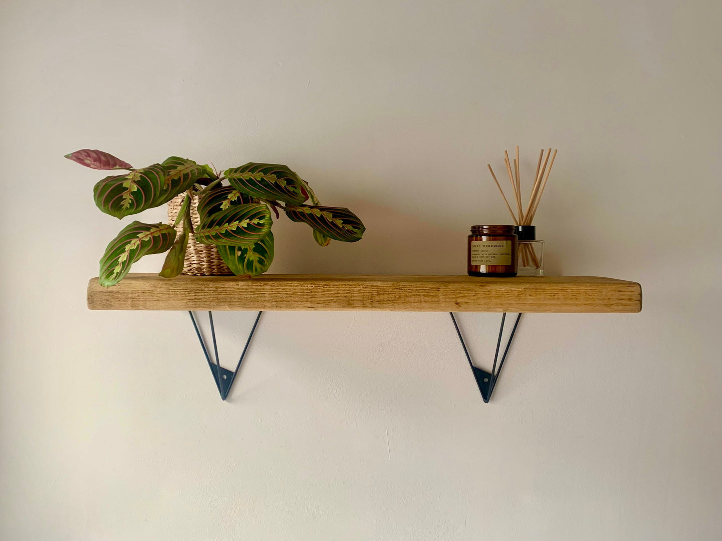 Hairpin shelf